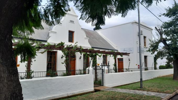 10 Bedroom Guest House for Sale For Sale in Robertson - MR620111