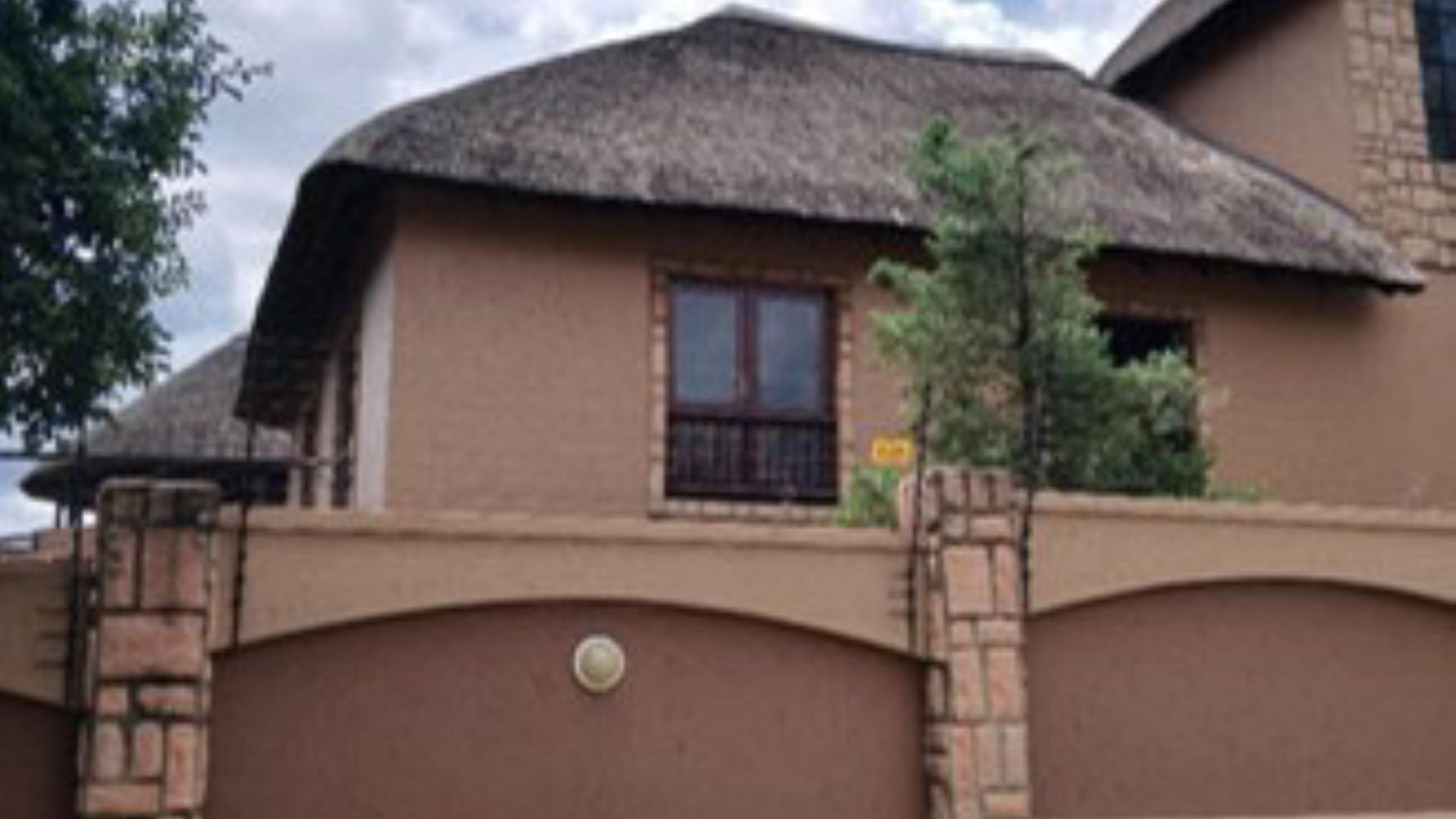 Front View of property in Douglasdale