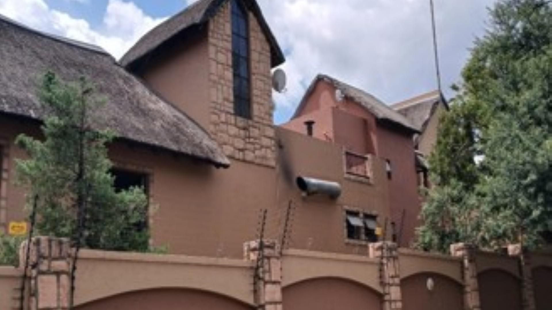 Front View of property in Douglasdale