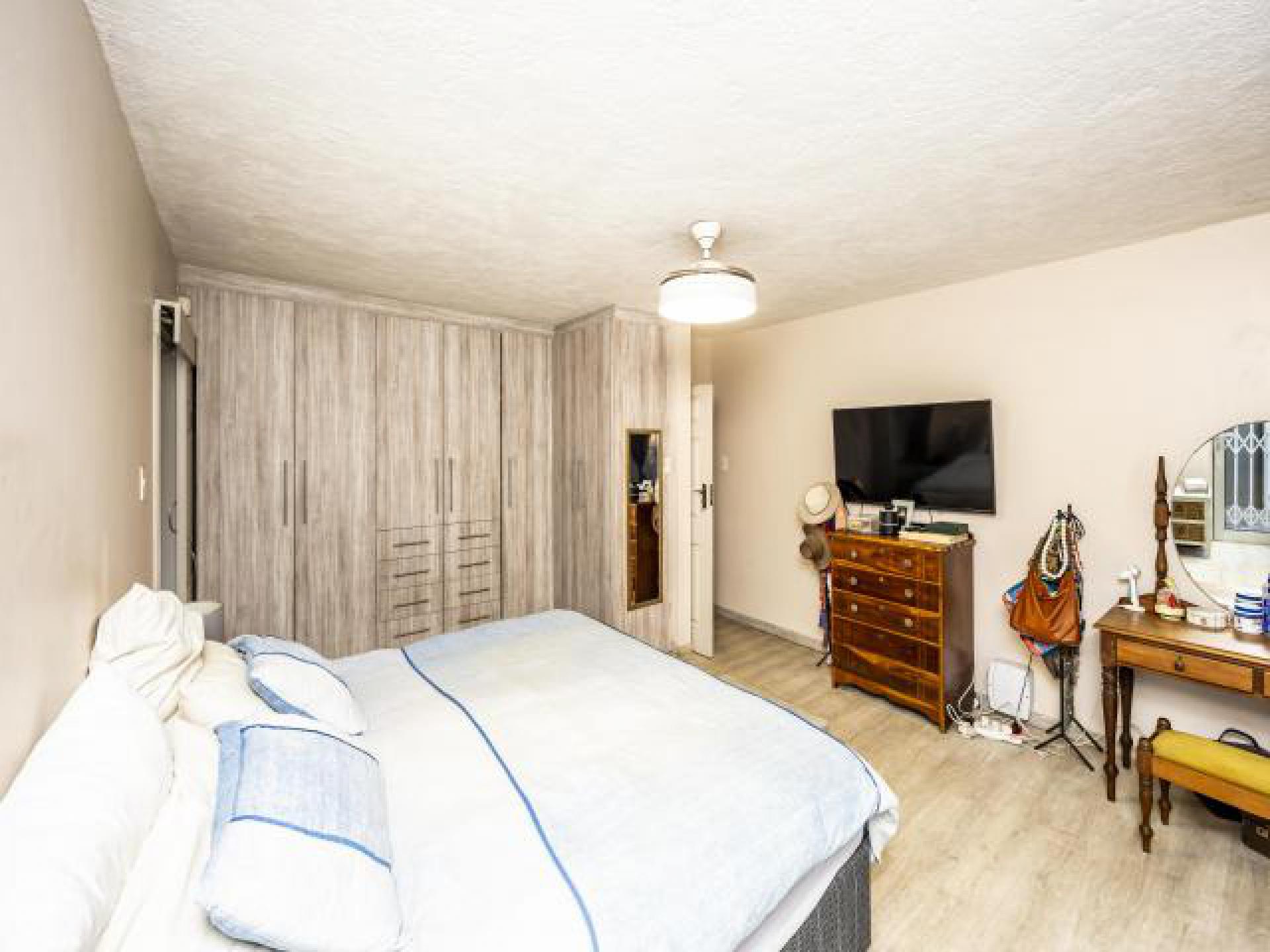 Main Bedroom of property in Gonubie