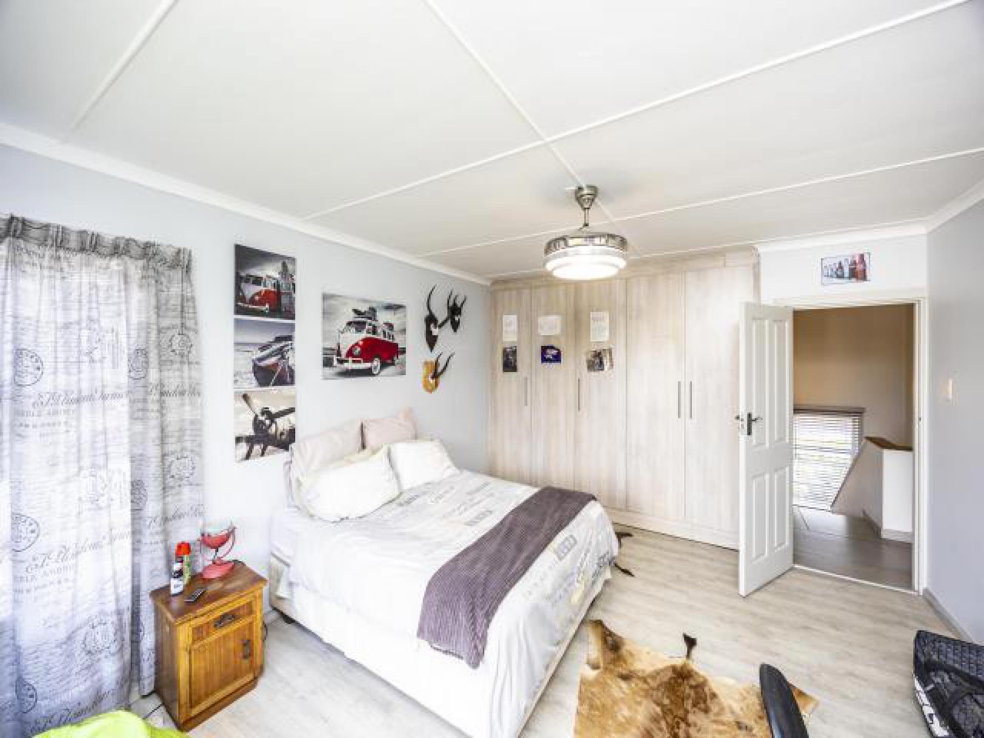 Bed Room 1 of property in Gonubie