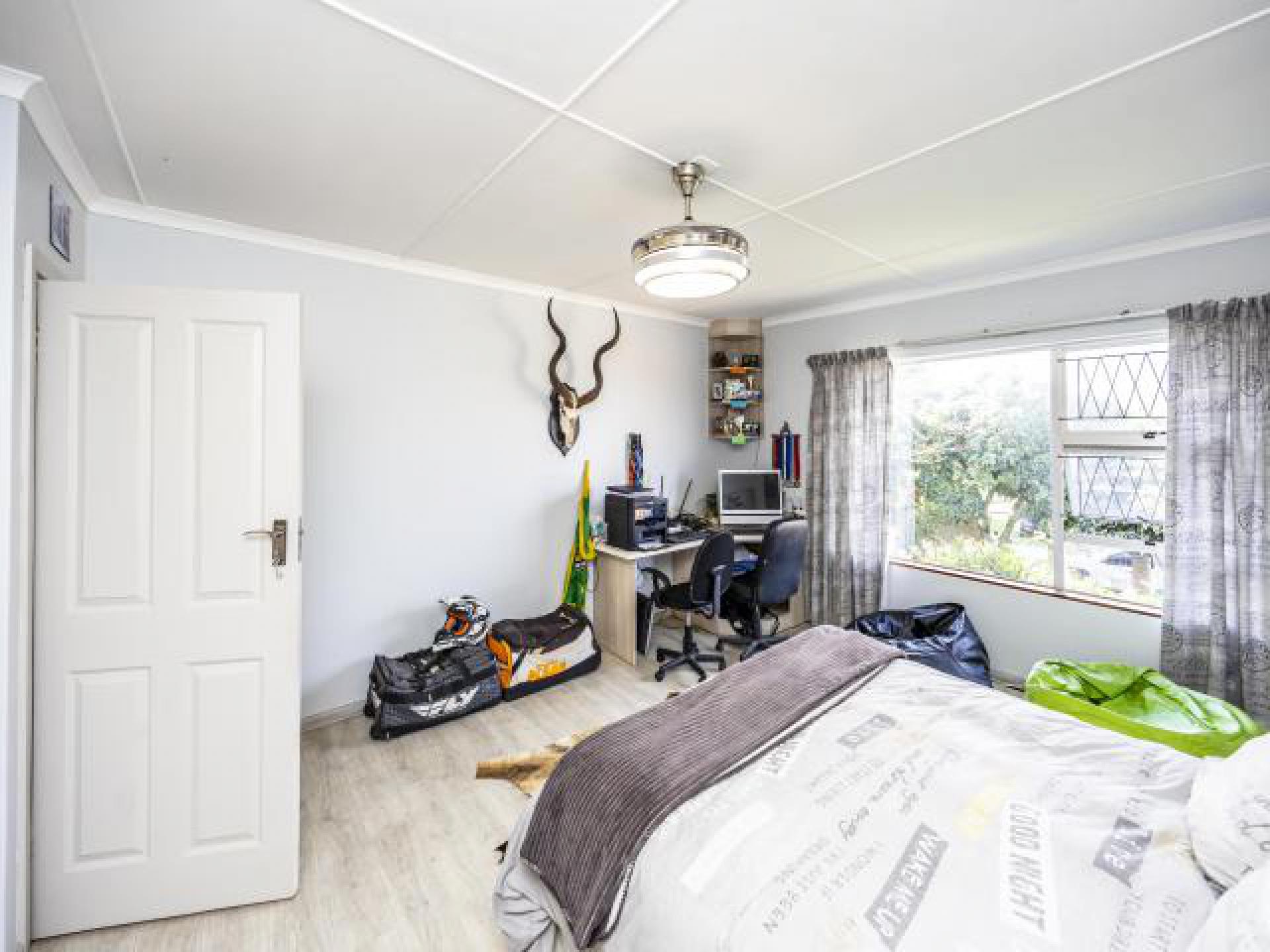 Bed Room 1 of property in Gonubie