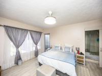Main Bedroom of property in Gonubie