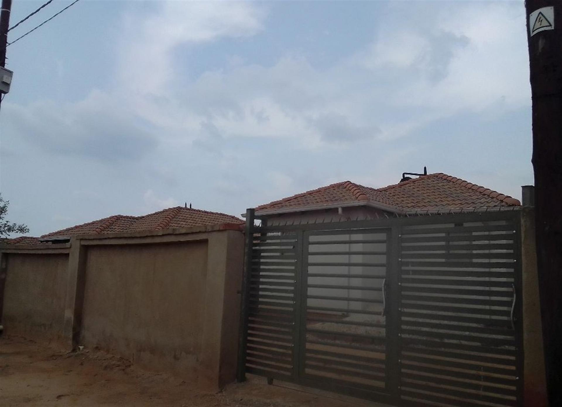 Front View of property in Gem Valley