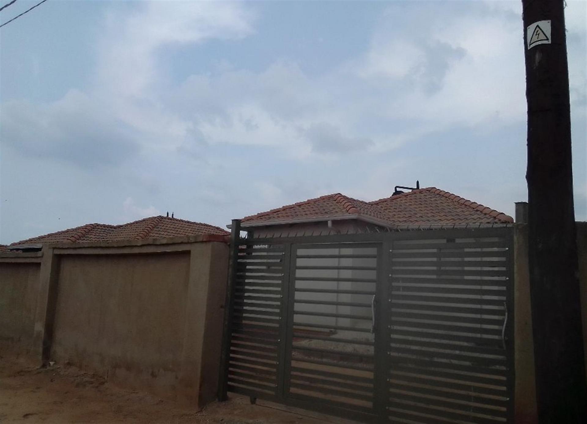 Front View of property in Gem Valley