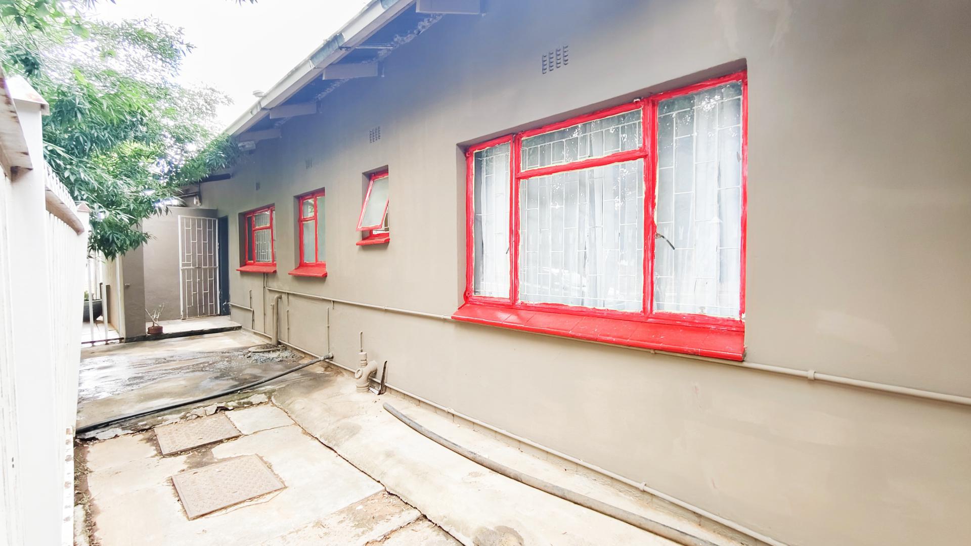 Backyard of property in Petrusburg