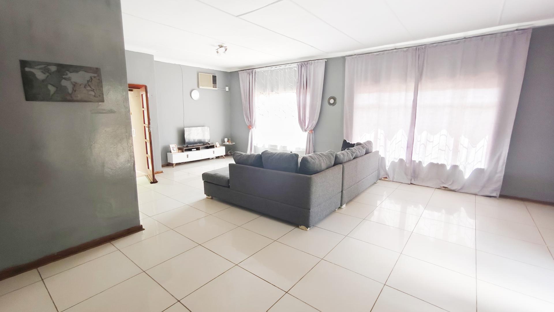 Lounges of property in Petrusburg