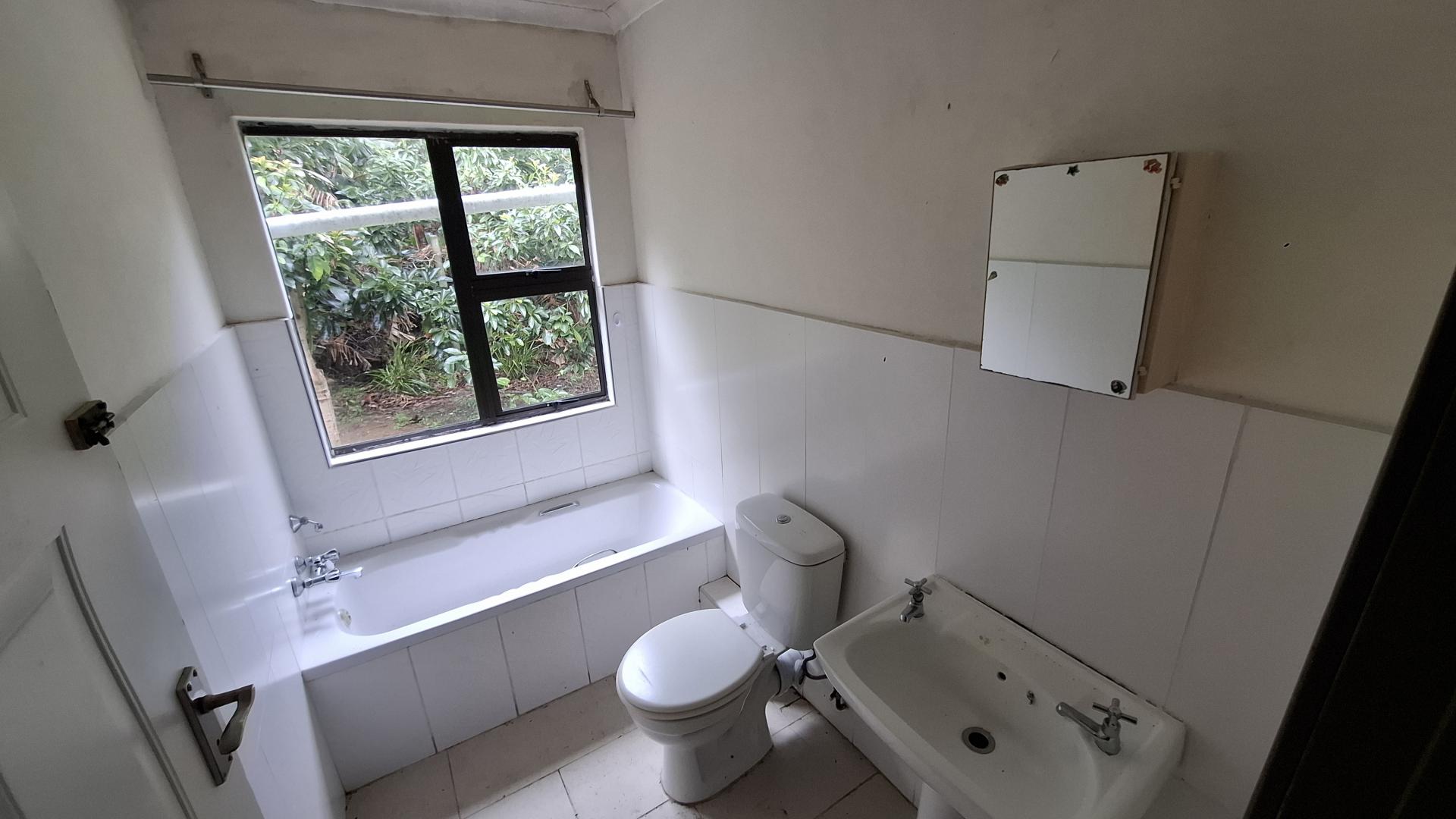 Bathroom 1 of property in Port Edward