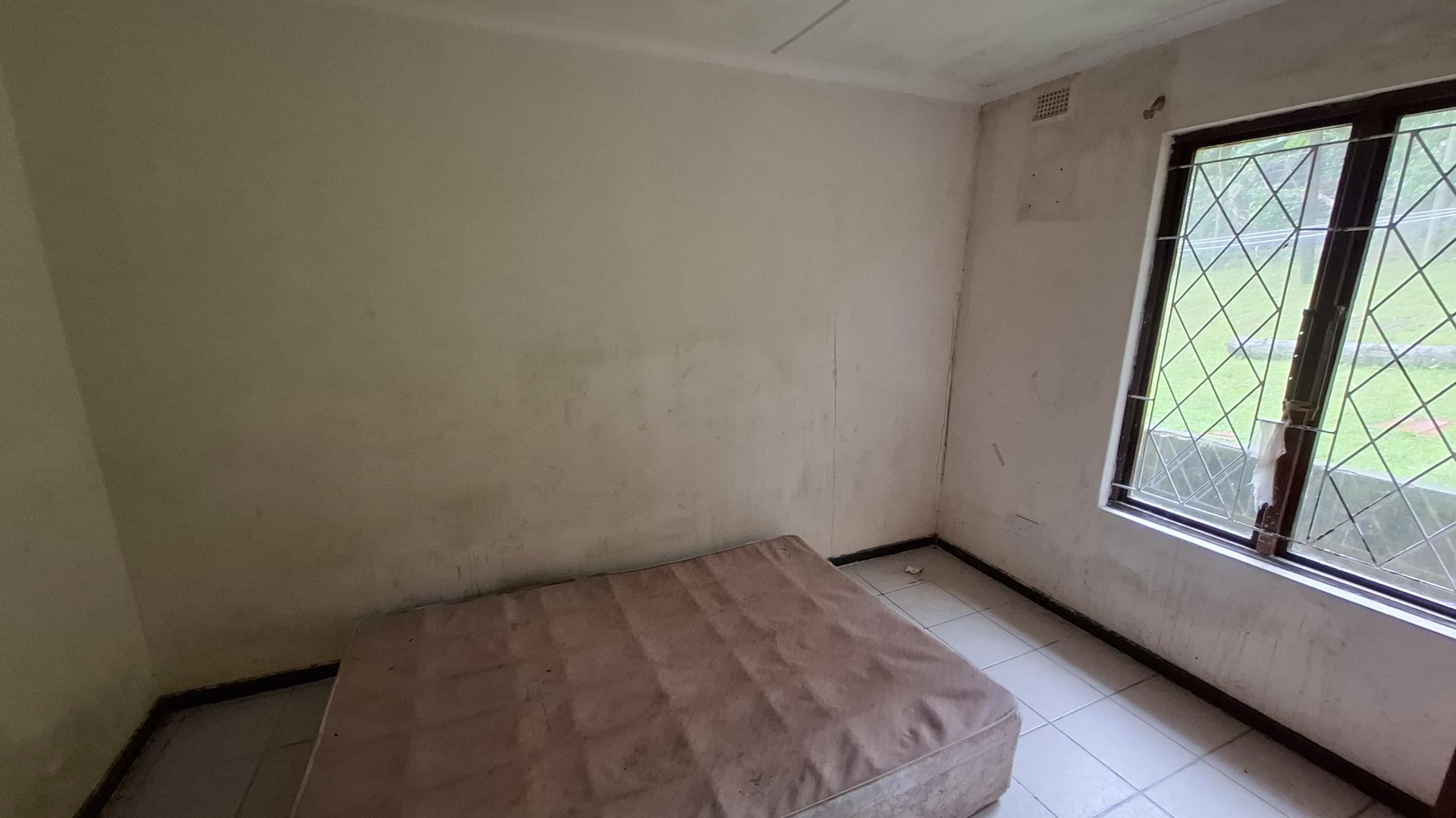 Bed Room 2 of property in Port Edward