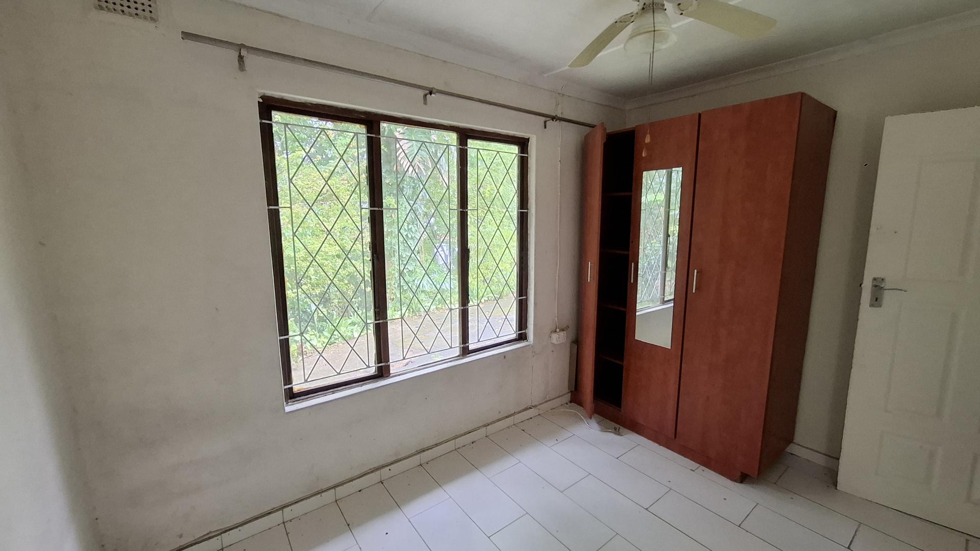 Bed Room 3 of property in Port Edward