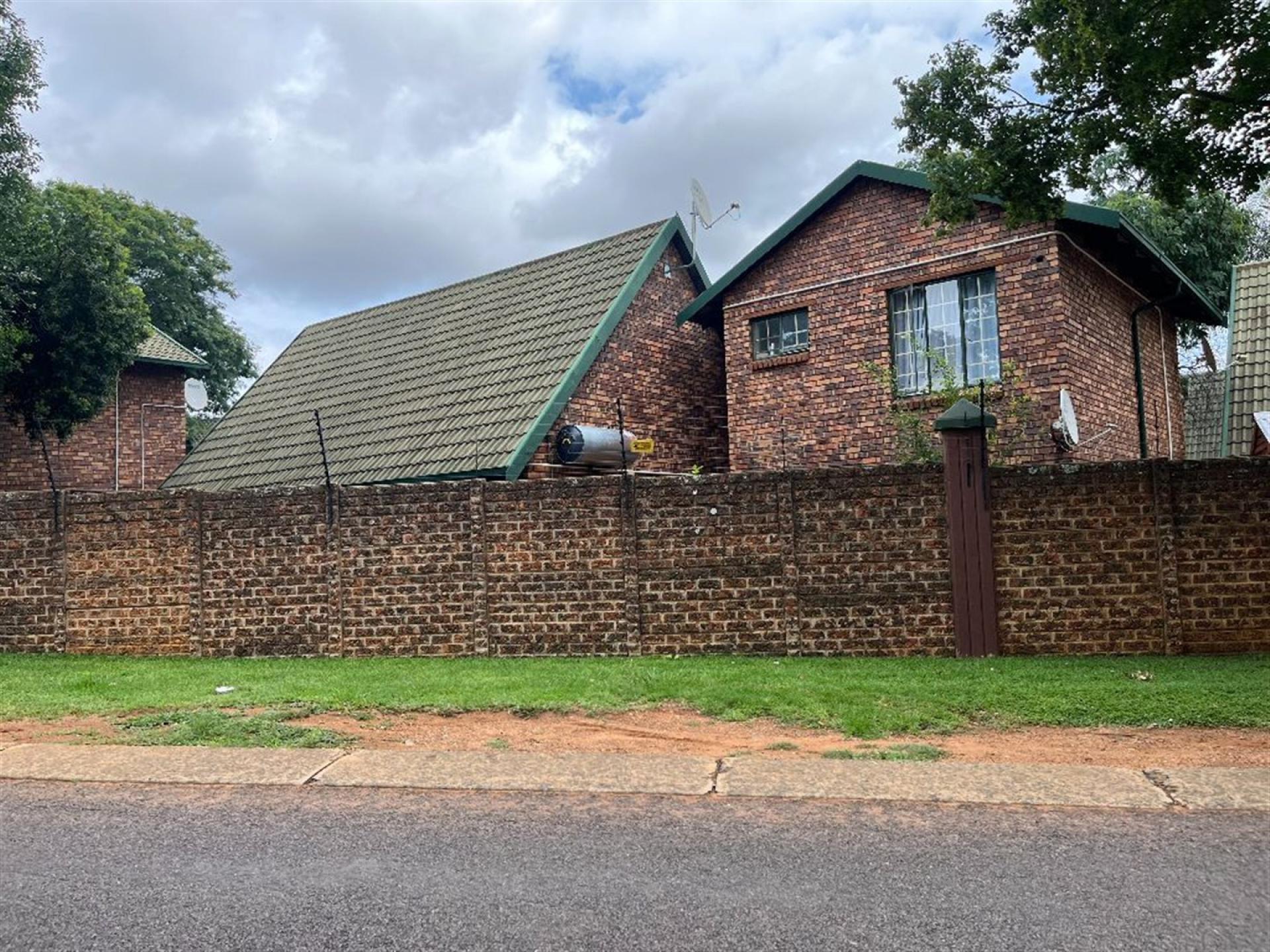 Front View of property in Faerie Glen