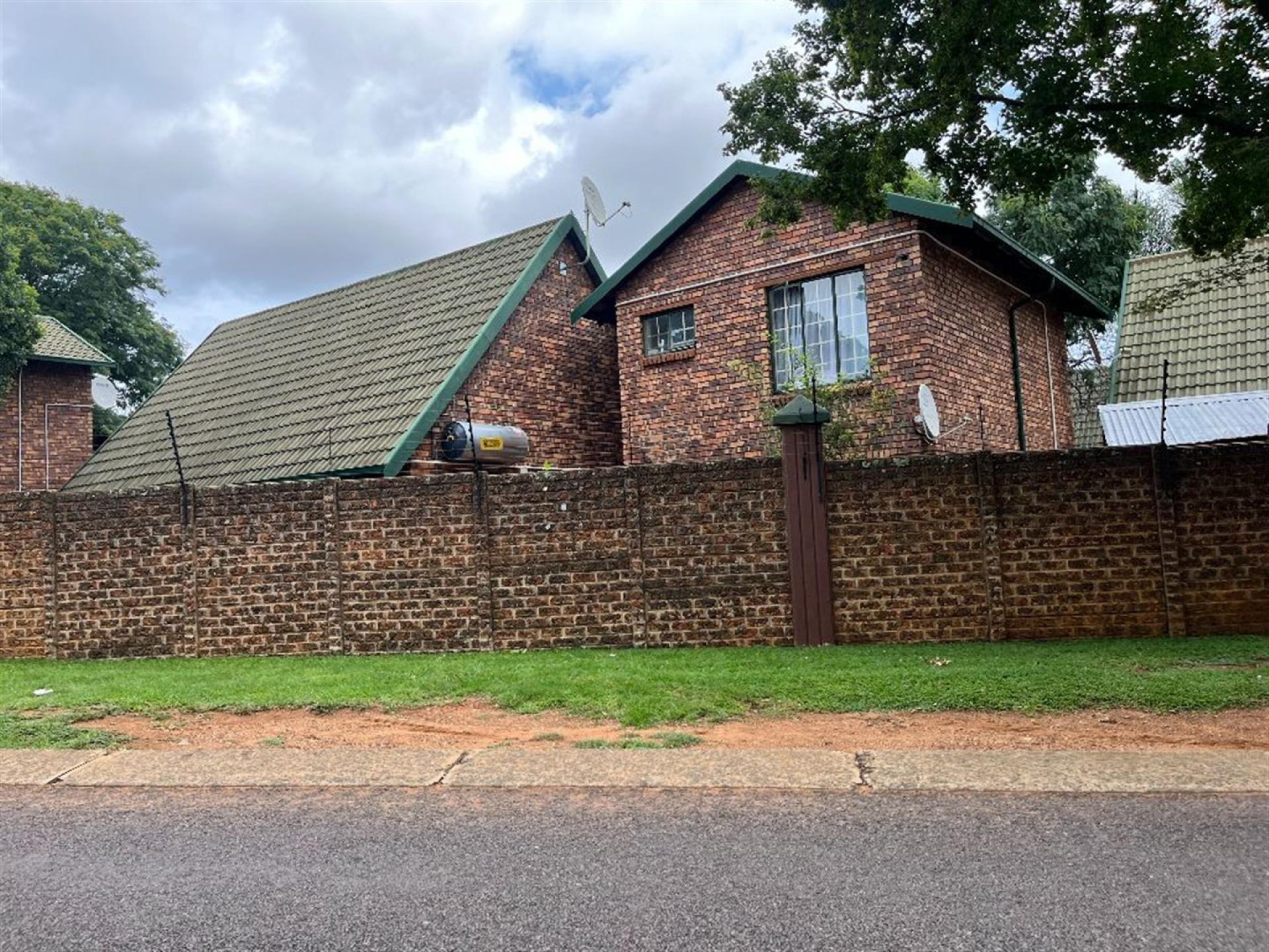 Front View of property in Faerie Glen