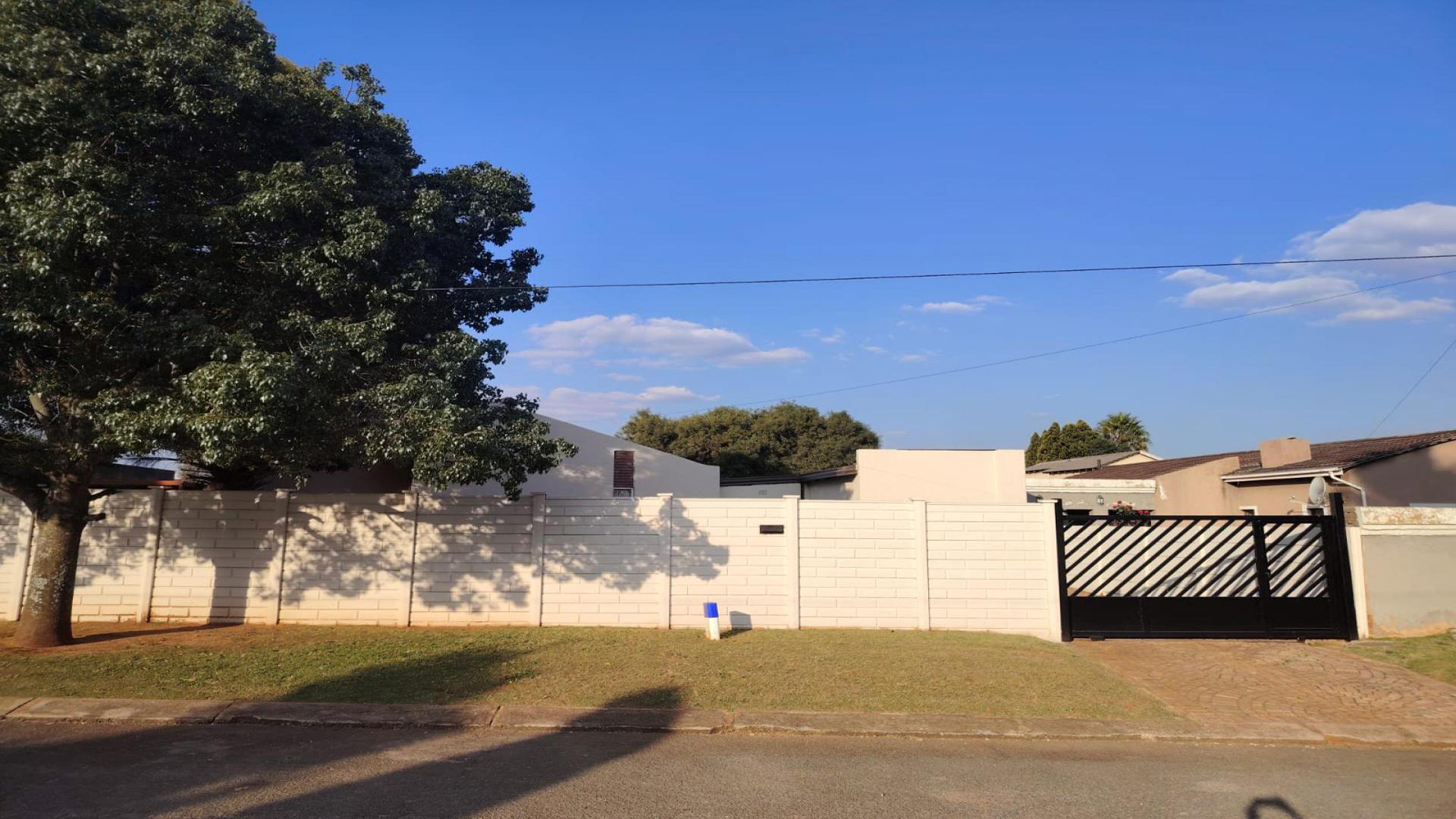 Front View of property in Witpoortjie