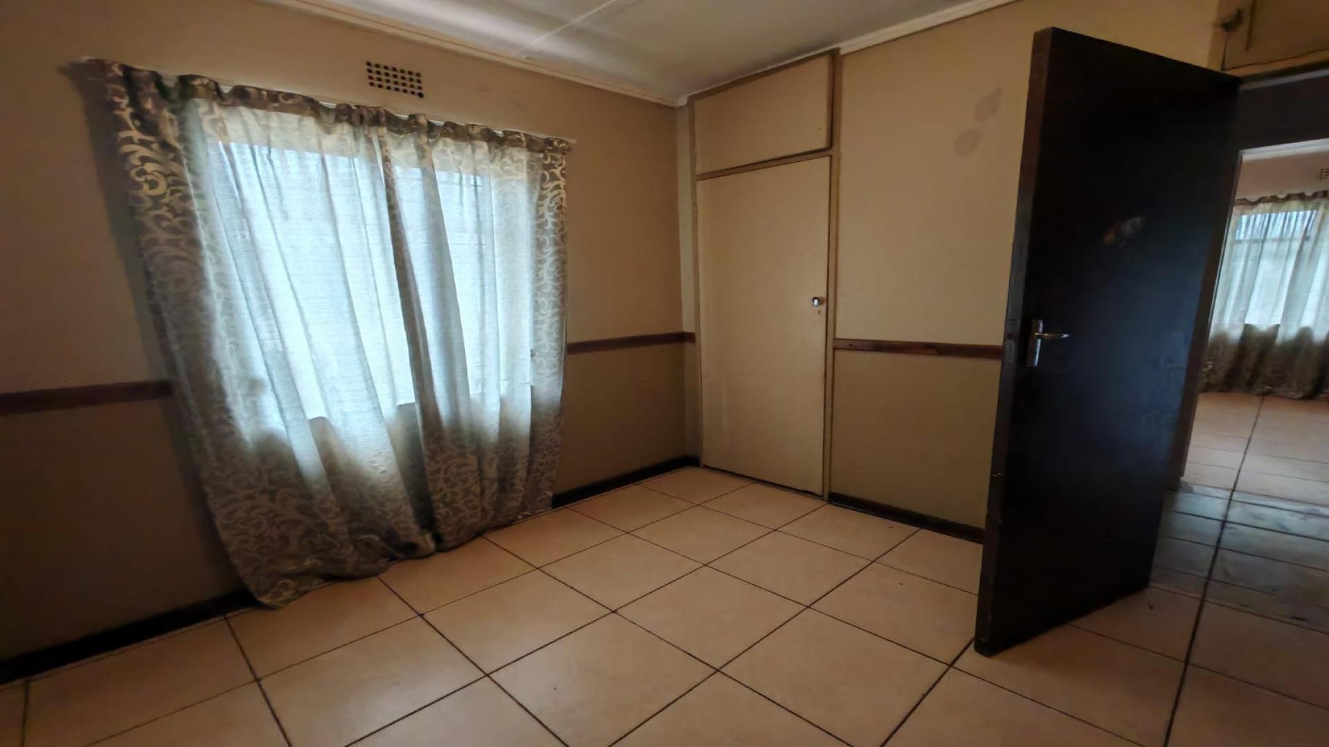 Bed Room 1 of property in Vanderbijlpark