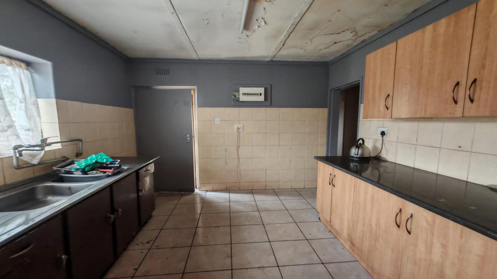 Kitchen of property in Vanderbijlpark