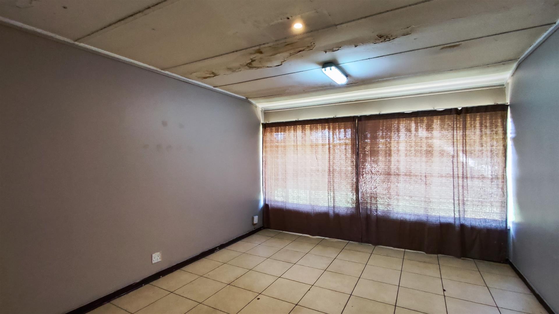 Lounges - 22 square meters of property in Vanderbijlpark