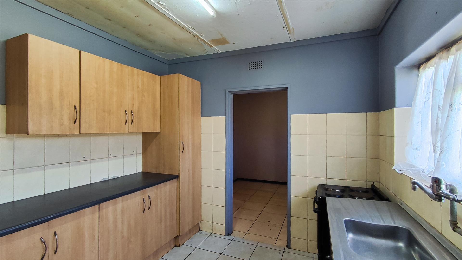 Kitchen - 12 square meters of property in Vanderbijlpark