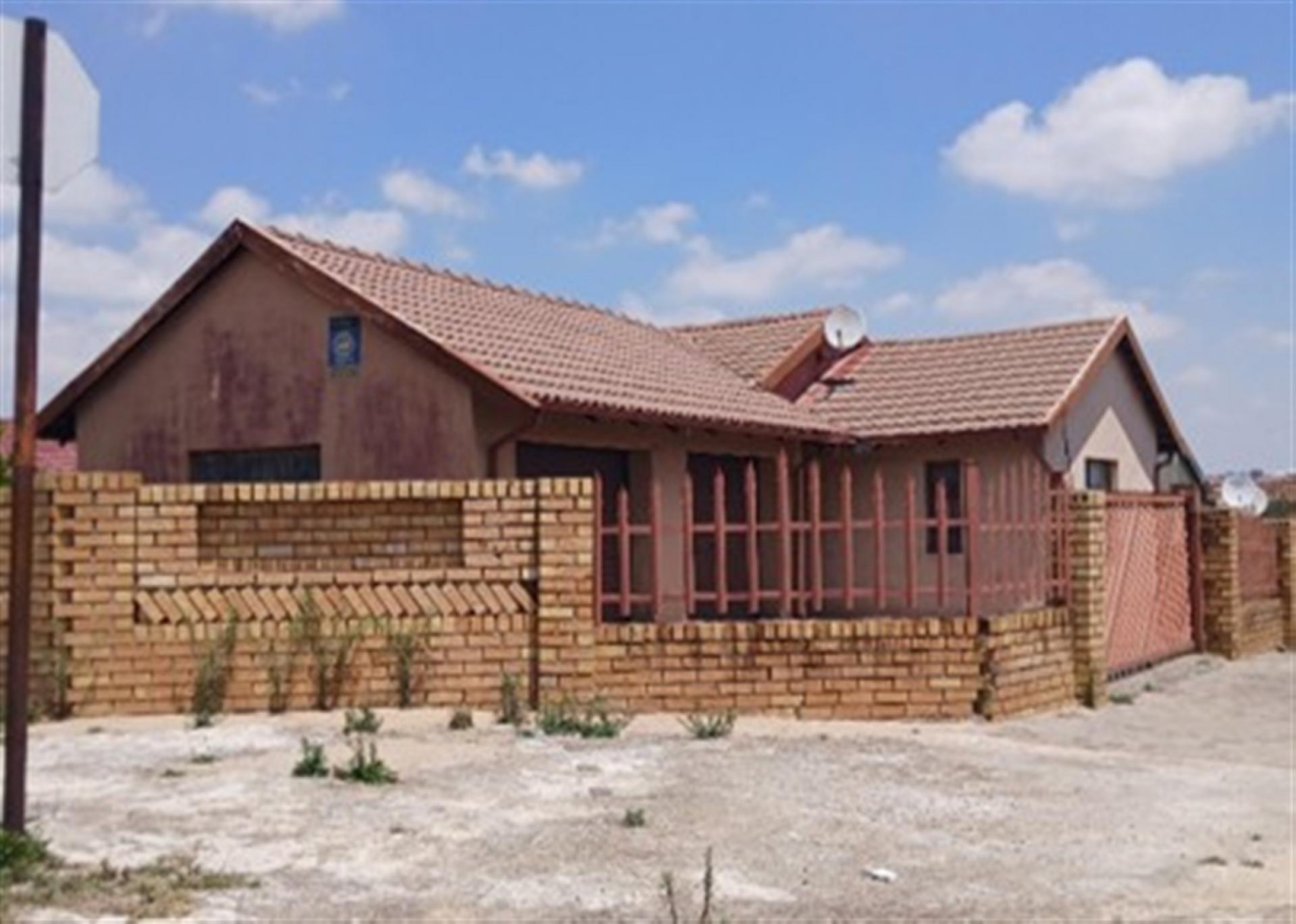 Front View of property in Birch Acres