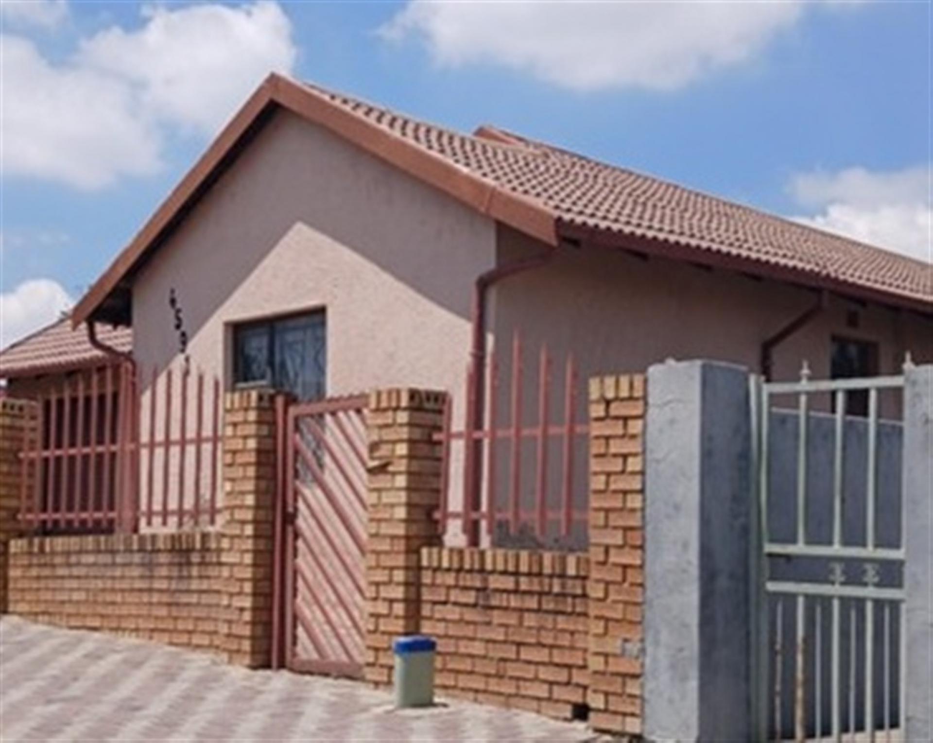 Front View of property in Birch Acres
