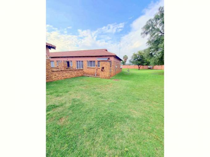 2 Bedroom Sectional Title for Sale For Sale in Vaalpark - MR620358