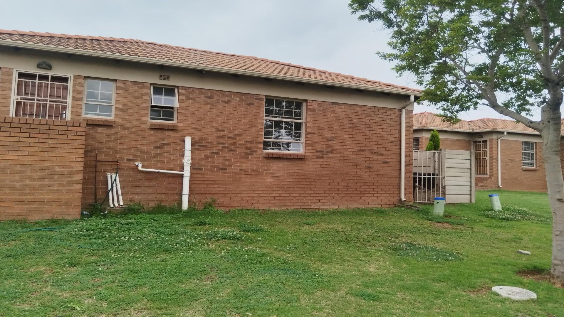 Kitchen of property in Thatchfield Hills Estate