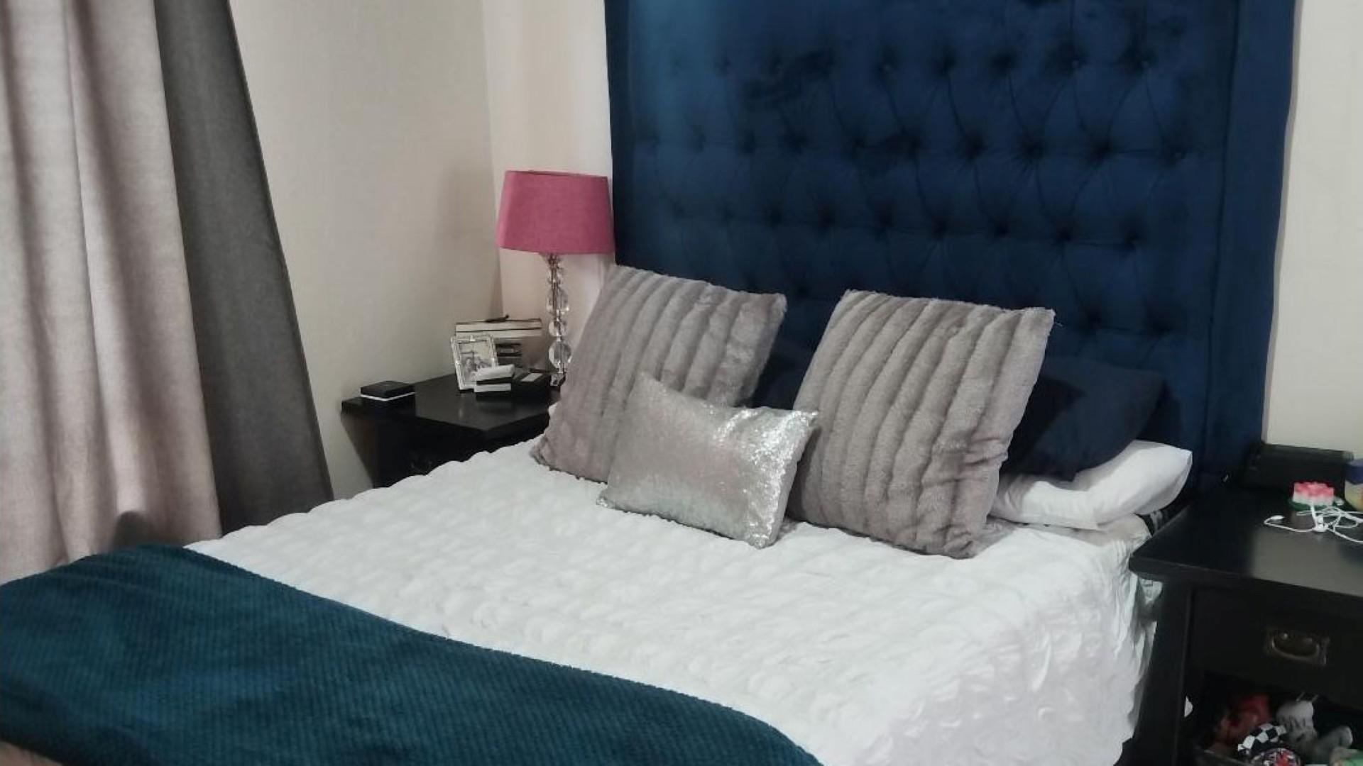 Bed Room 2 of property in Thatchfield Hills Estate