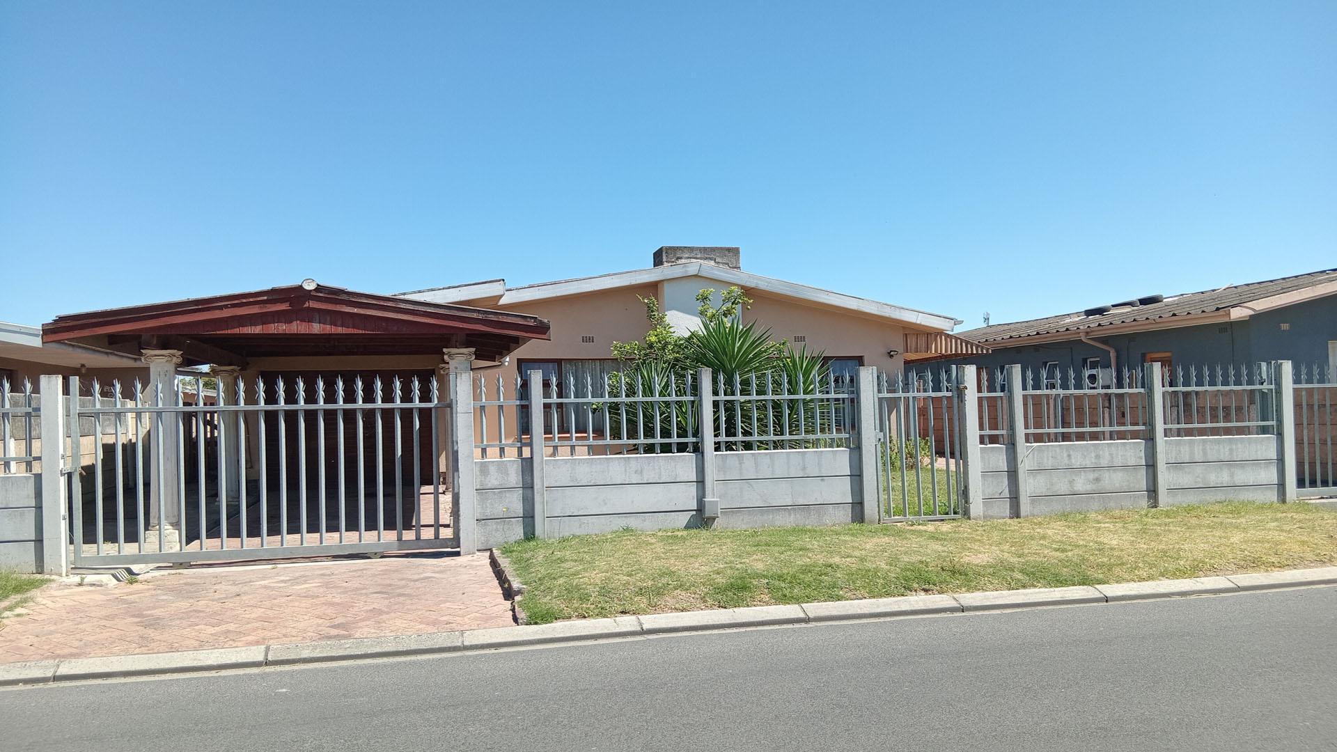 Front View of property in Kraaifontein