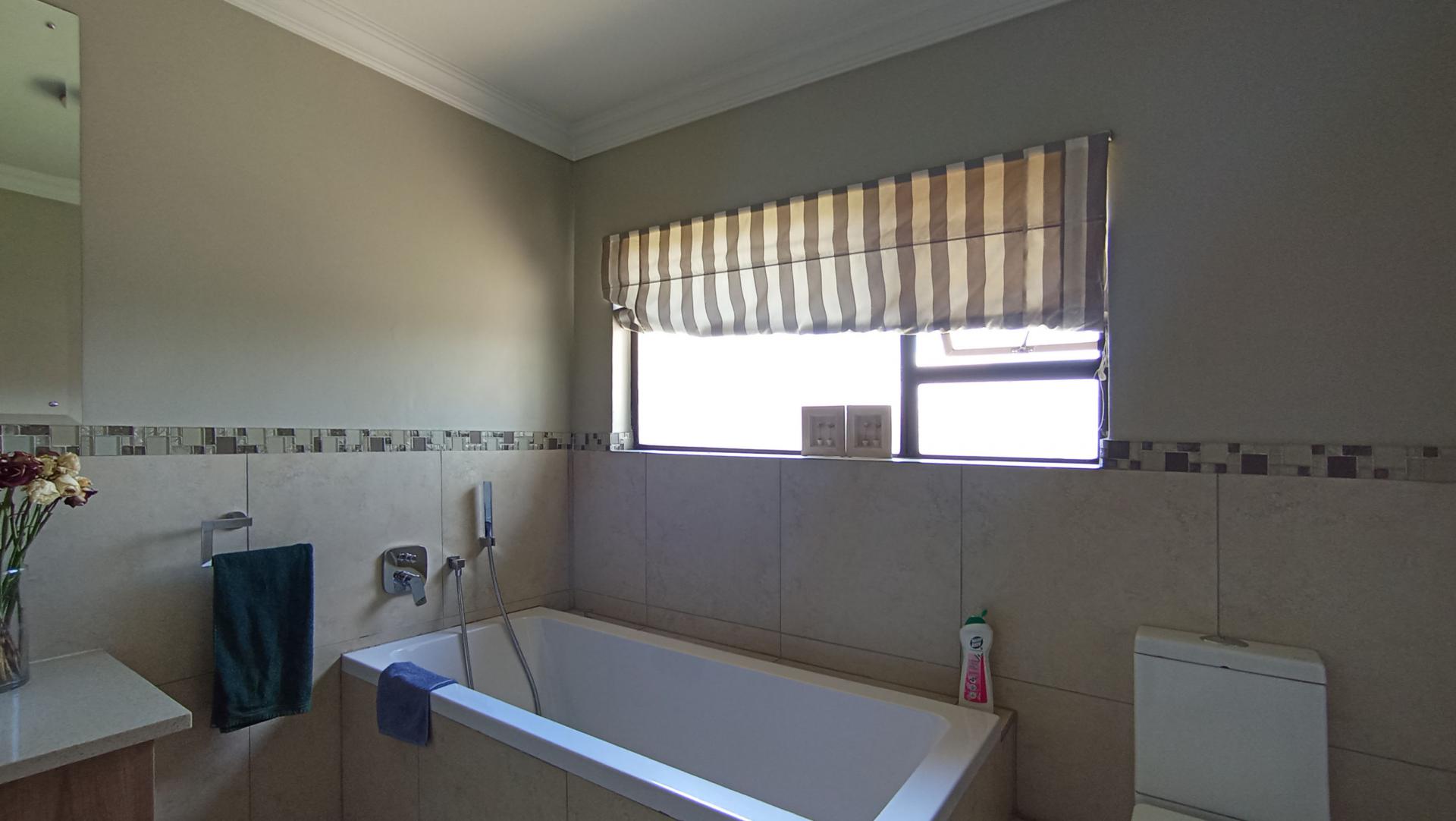 Bathroom 2 - 8 square meters of property in Savanna Hills Estate