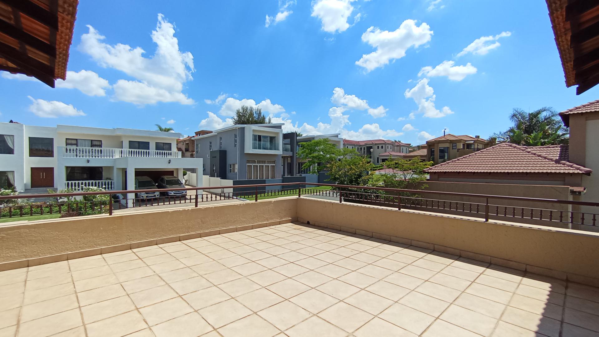 Balcony - 81 square meters of property in Savanna Hills Estate