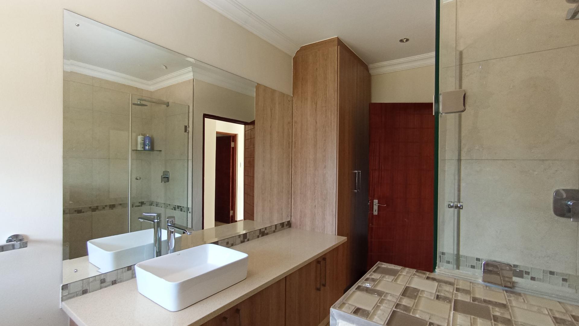 Bathroom 3+ - 26 square meters of property in Savanna Hills Estate