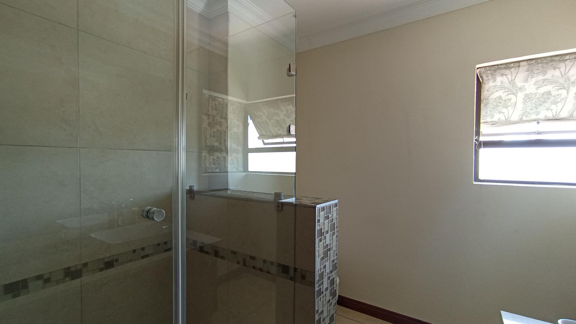 Bathroom 3+ - 26 square meters of property in Savanna Hills Estate