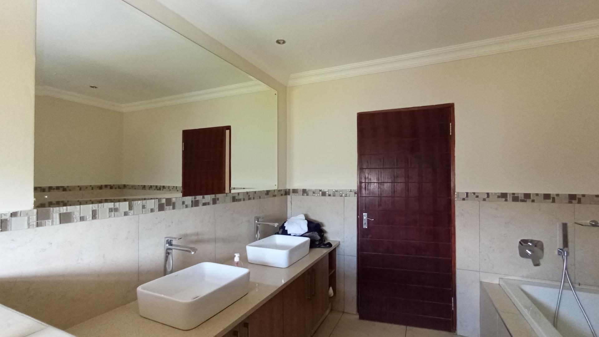 Main Bathroom - 13 square meters of property in Savanna Hills Estate