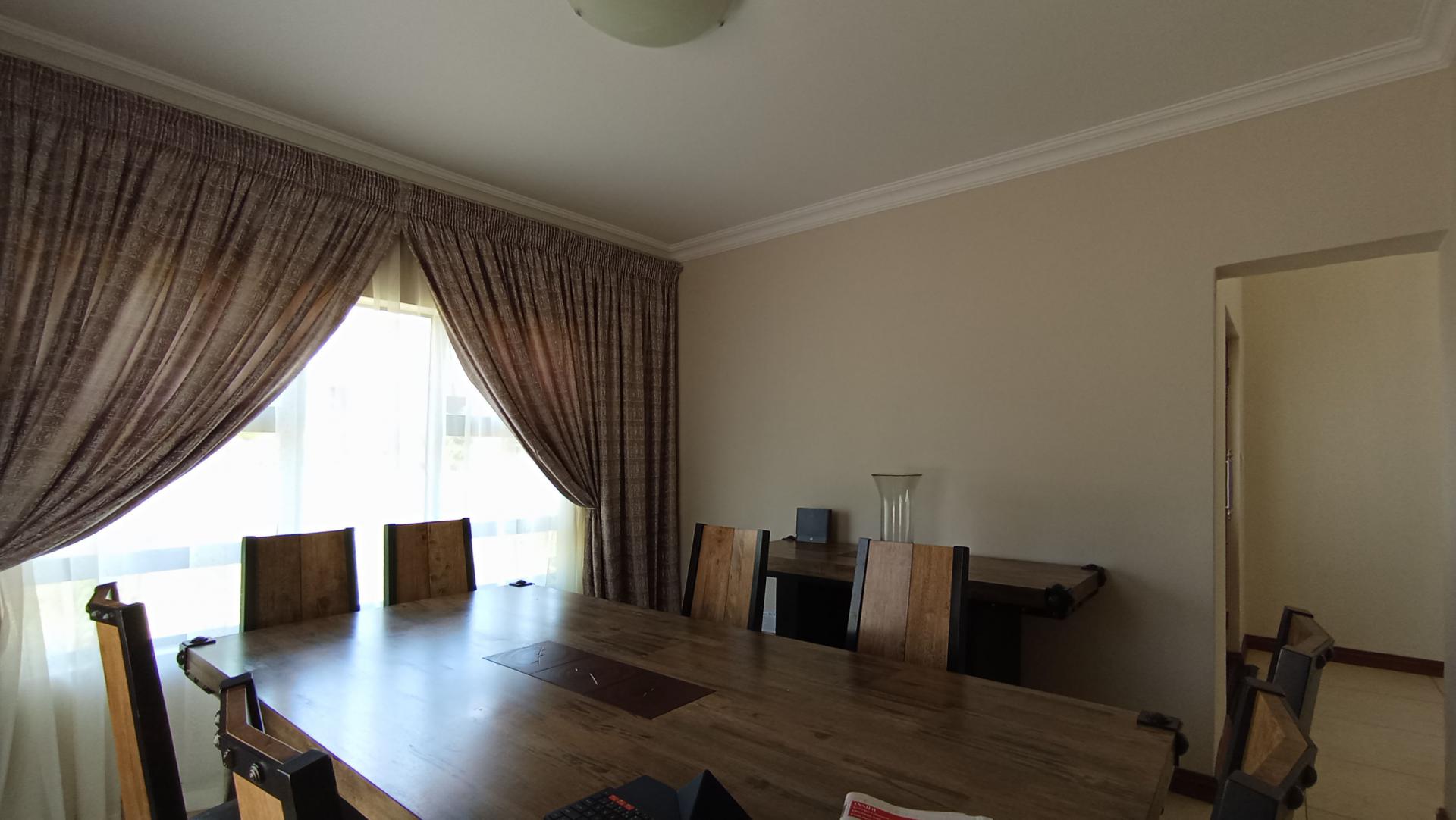 Dining Room - 14 square meters of property in Savanna Hills Estate