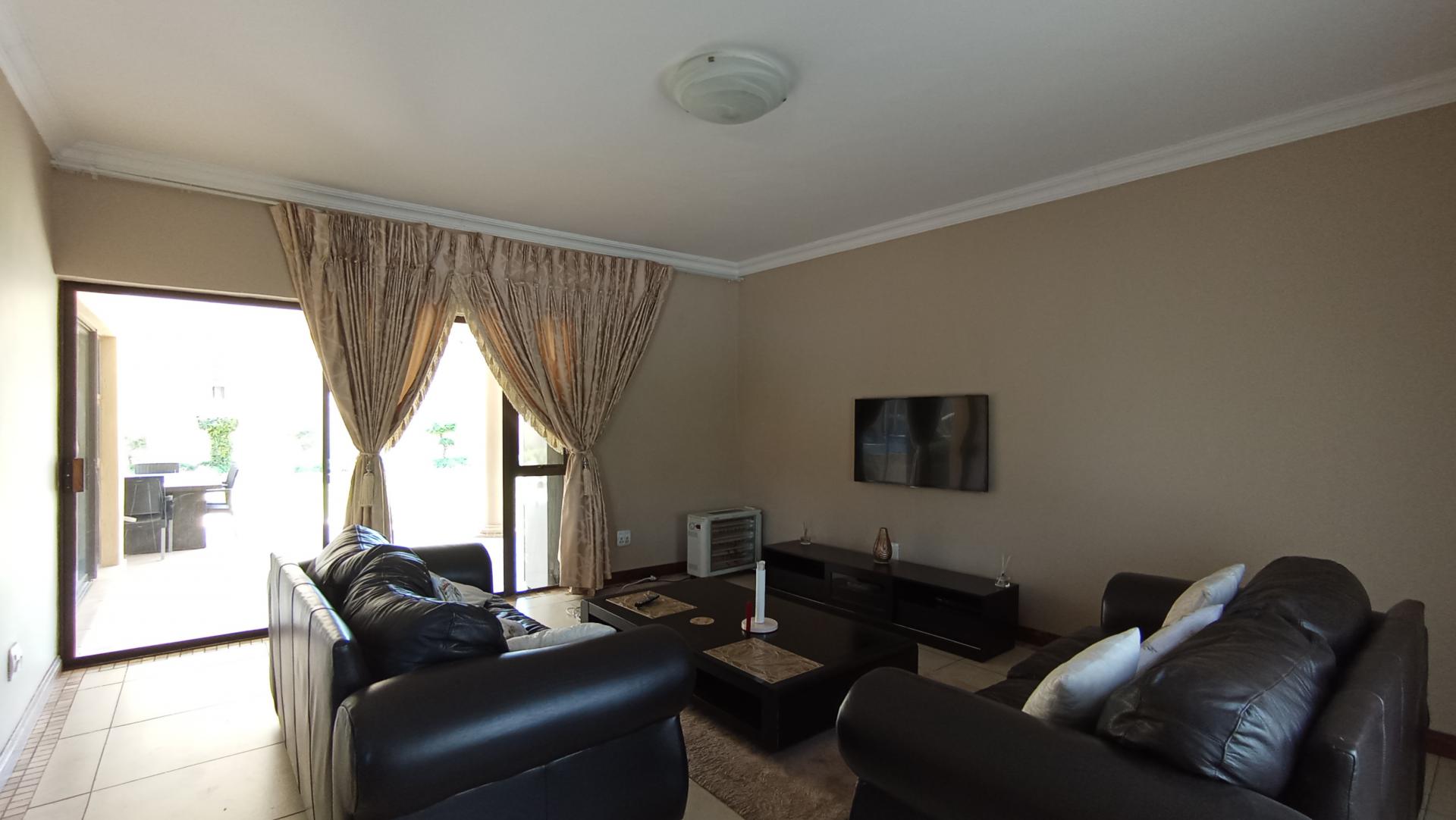 Lounges - 25 square meters of property in Savanna Hills Estate