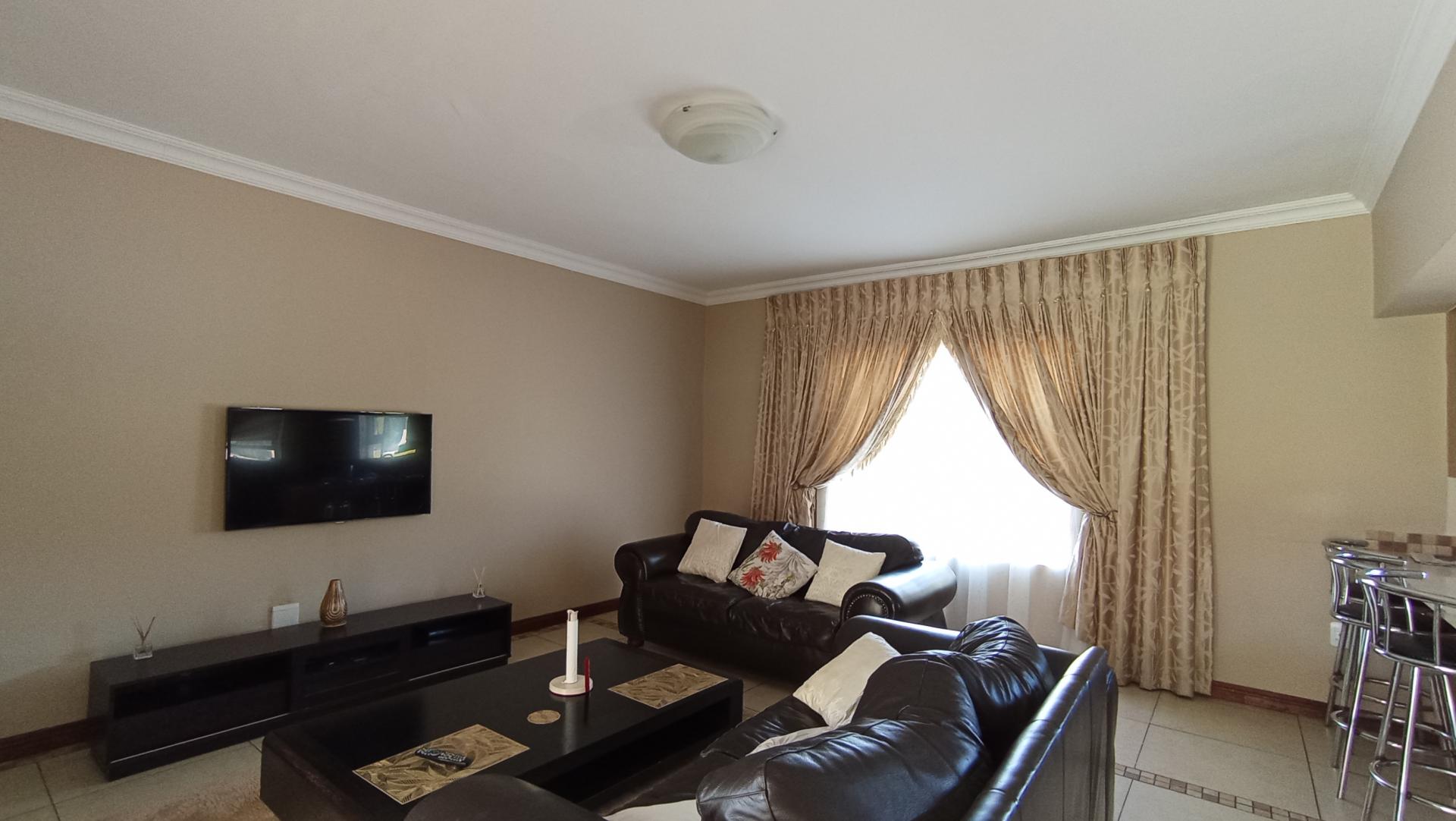 Lounges - 25 square meters of property in Savanna Hills Estate