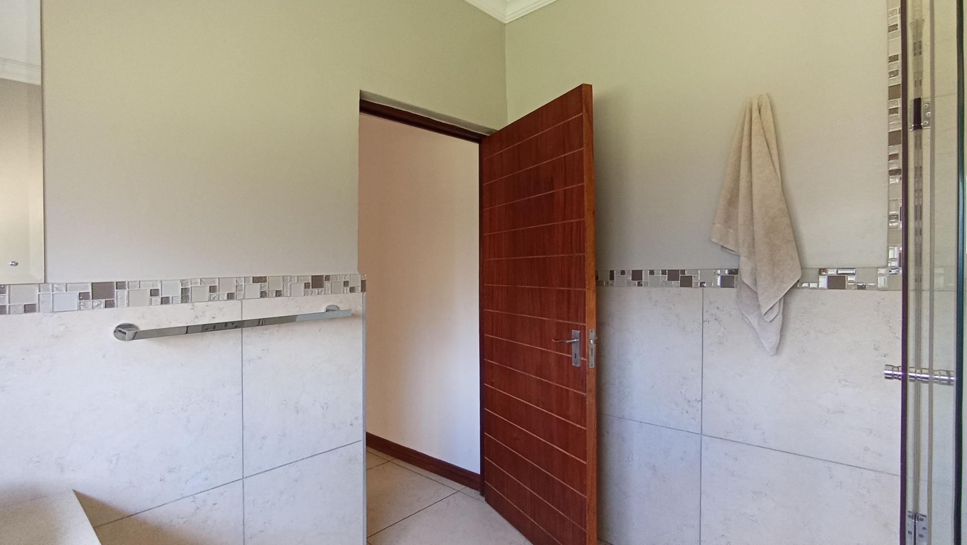 Bathroom 1 - 8 square meters of property in Savanna Hills Estate