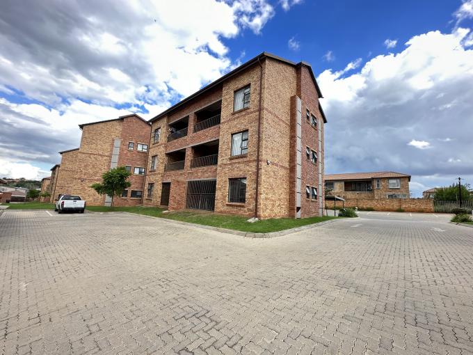 2 Bedroom Apartment for Sale For Sale in Wilgeheuwel  - MR620693