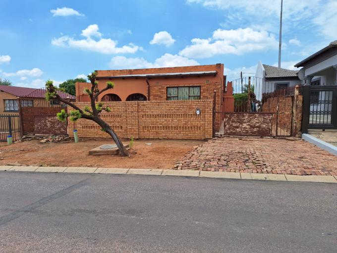 2 Bedroom House for Sale For Sale in Soshanguve - MR620717