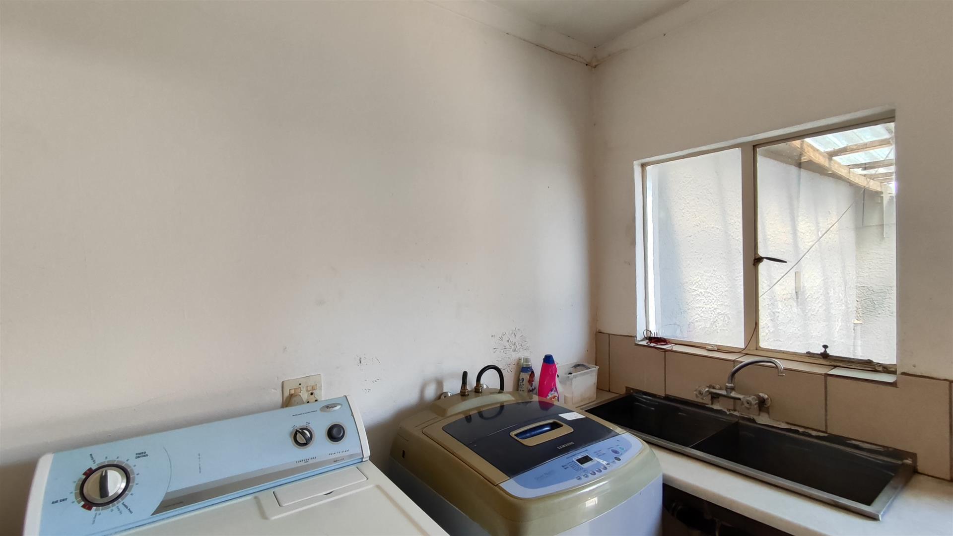 Spaces - 20 square meters of property in Klopperpark