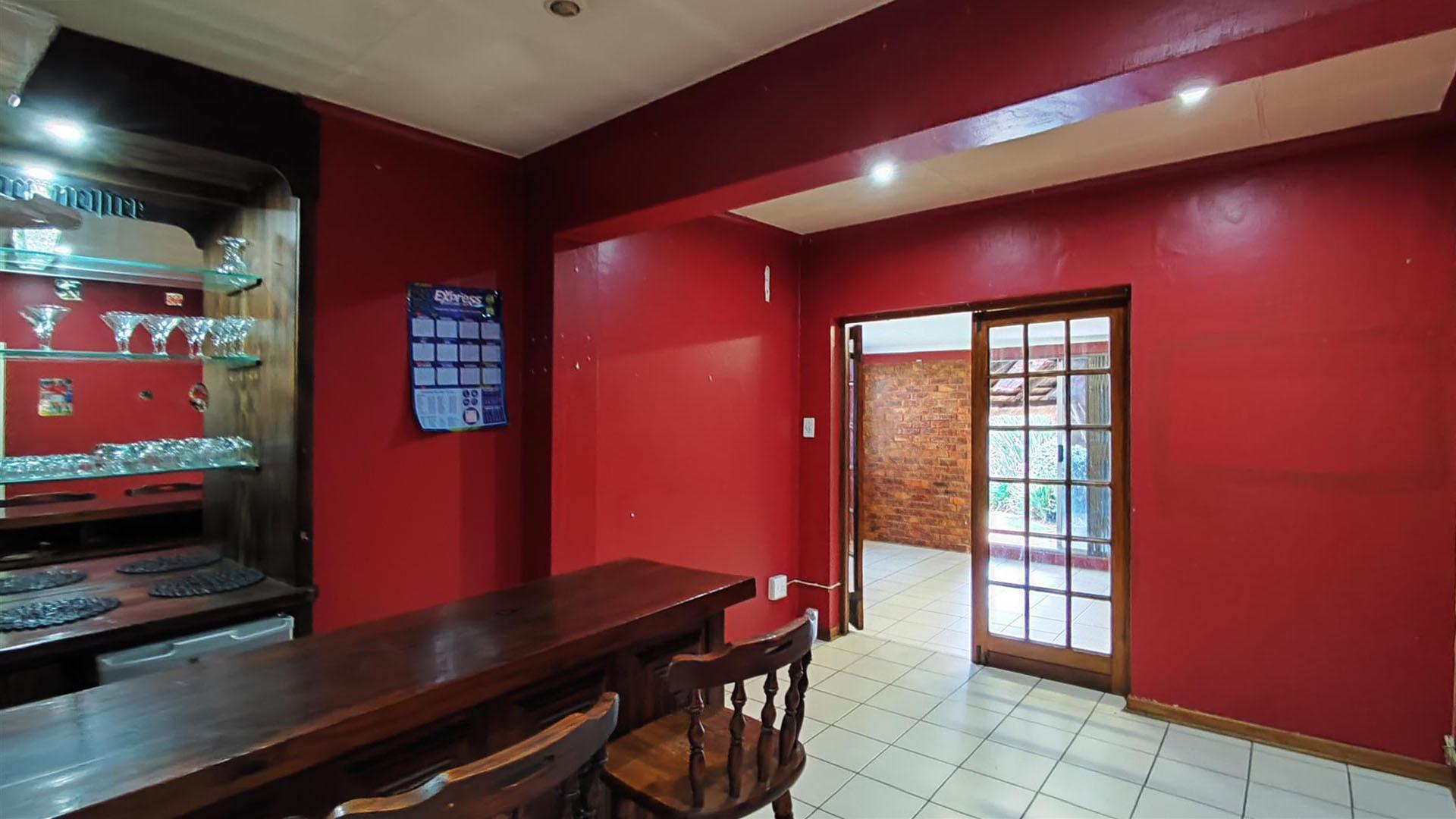 Entertainment - 73 square meters of property in Klopperpark