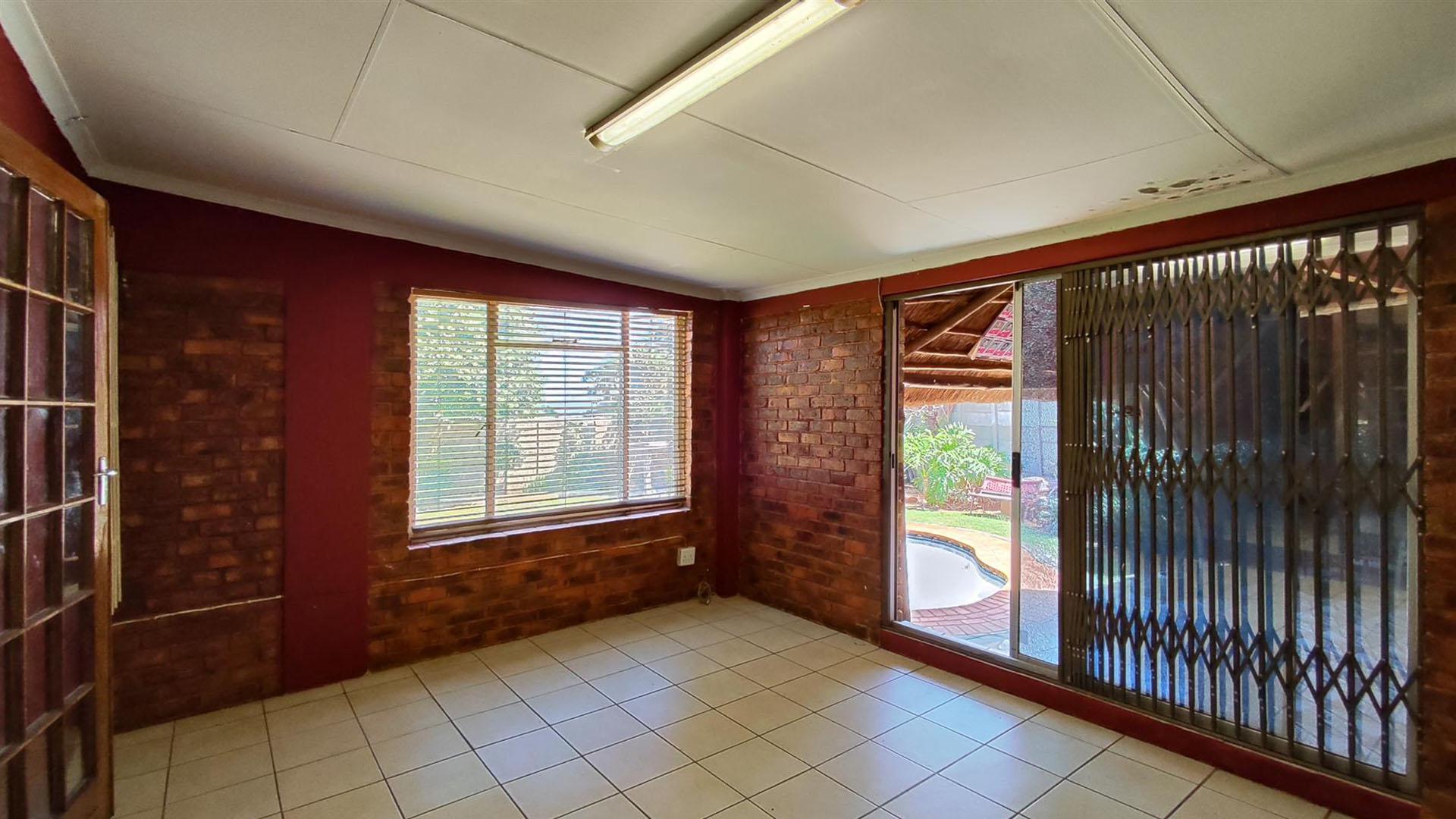 Entertainment - 73 square meters of property in Klopperpark