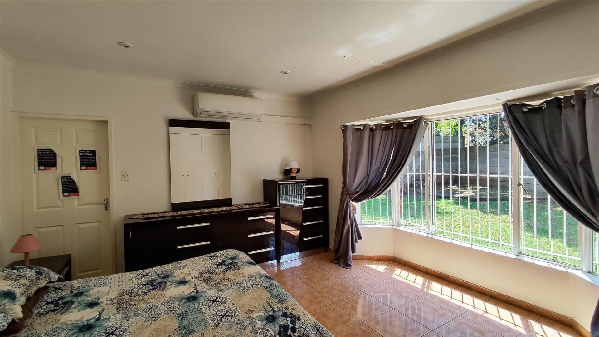 Main Bedroom - 25 square meters of property in Klopperpark