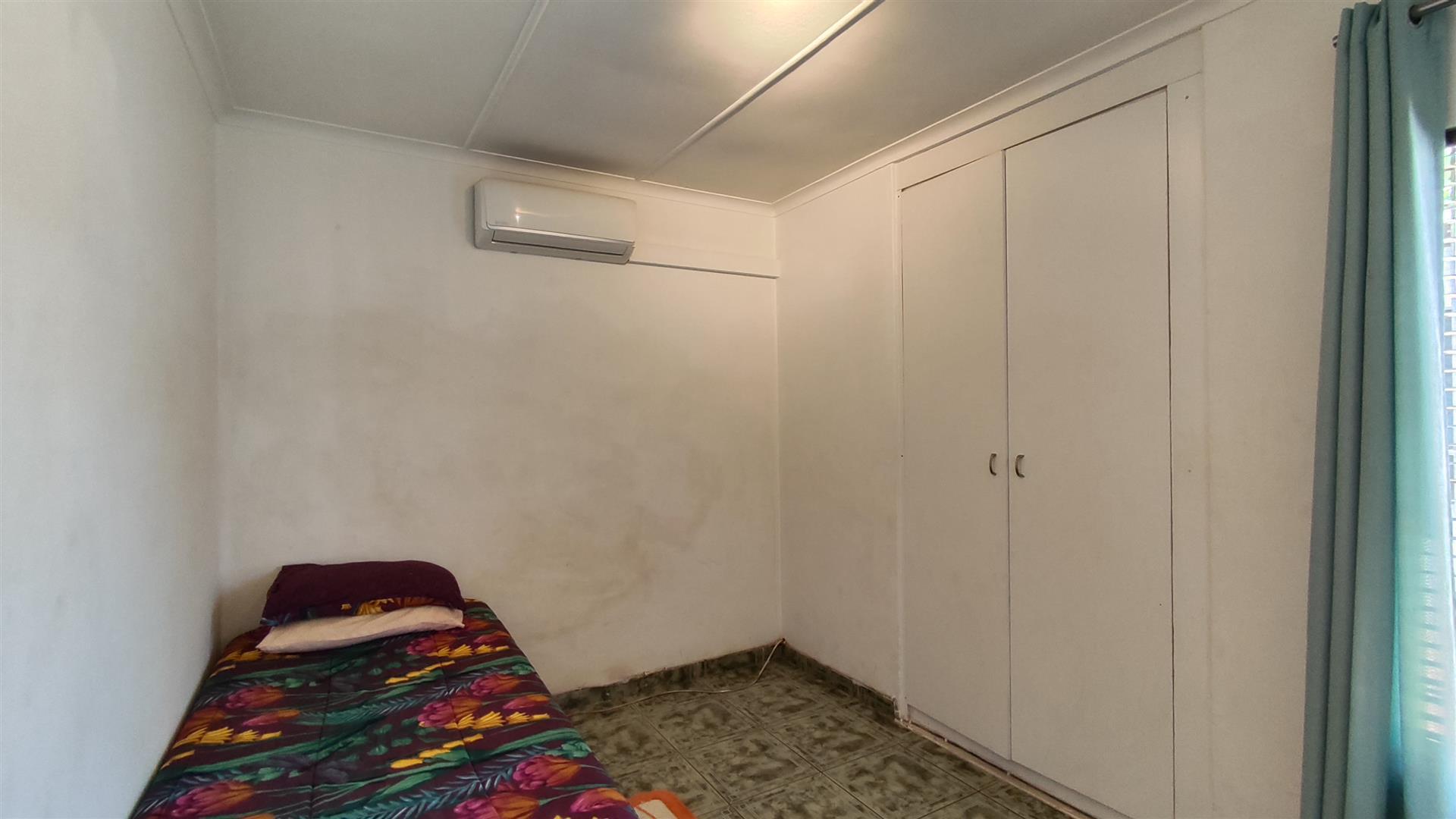 Bed Room 2 - 12 square meters of property in Klopperpark