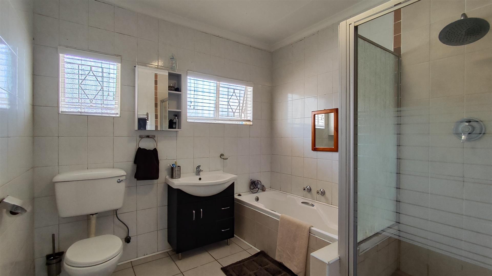 Bathroom 1 - 8 square meters of property in Klopperpark