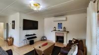 Lounges - 26 square meters of property in Klopperpark