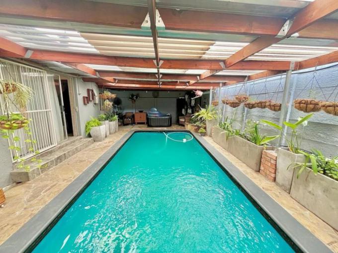 3 Bedroom House for Sale For Sale in Bothasig MR620761