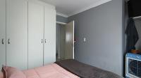 Bed Room 1 - 15 square meters of property in Klipkop