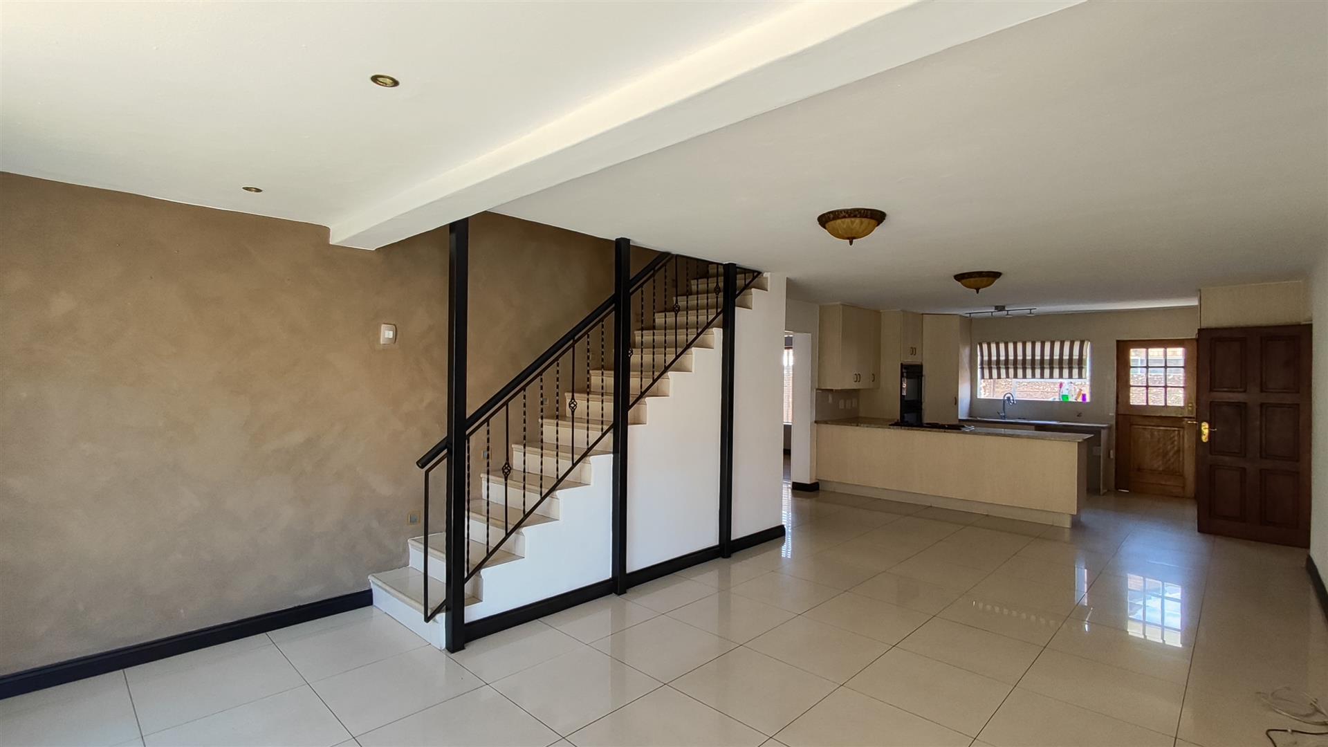 Lounges - 23 square meters of property in Bonaero Park