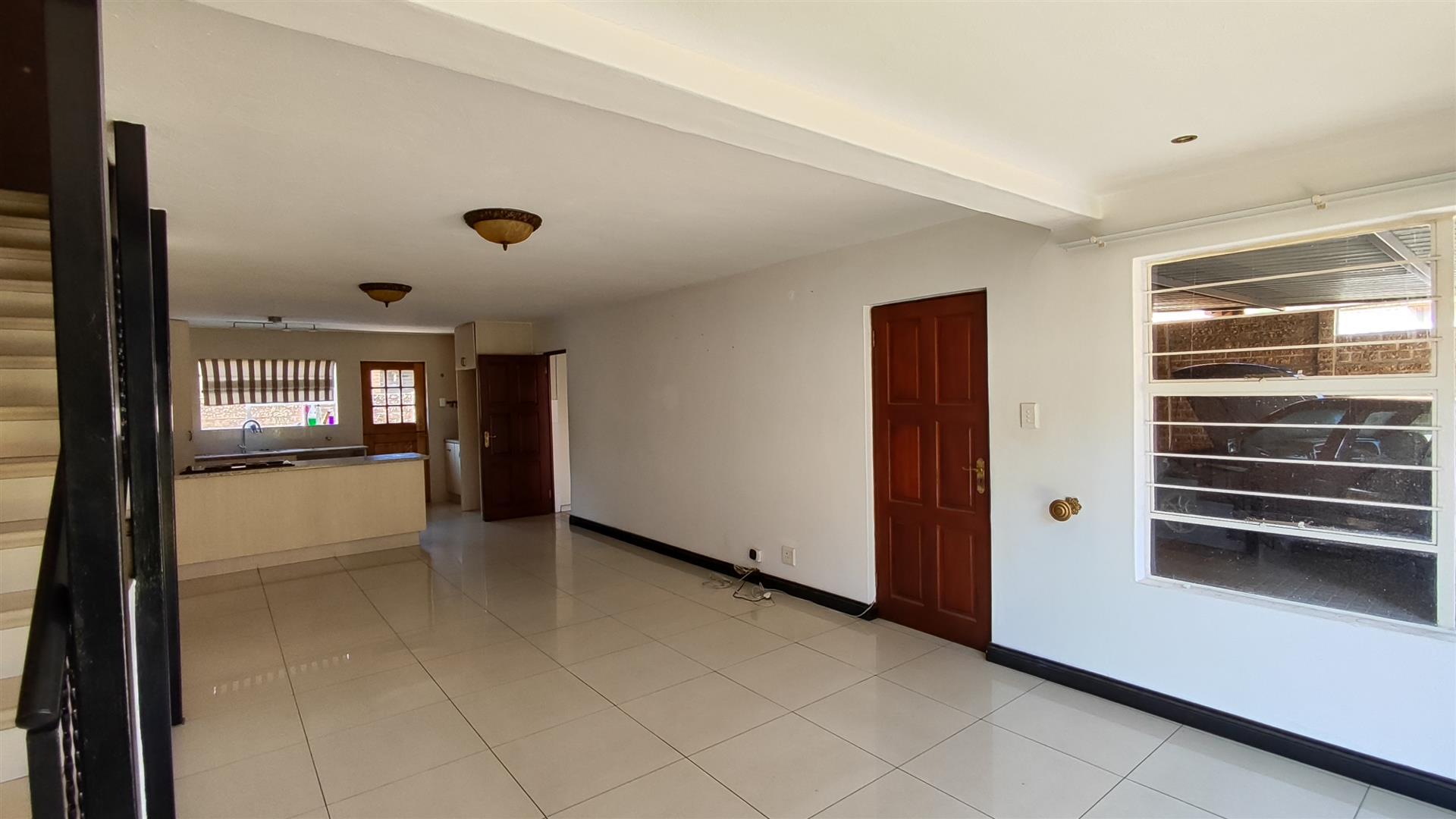 Lounges - 23 square meters of property in Bonaero Park