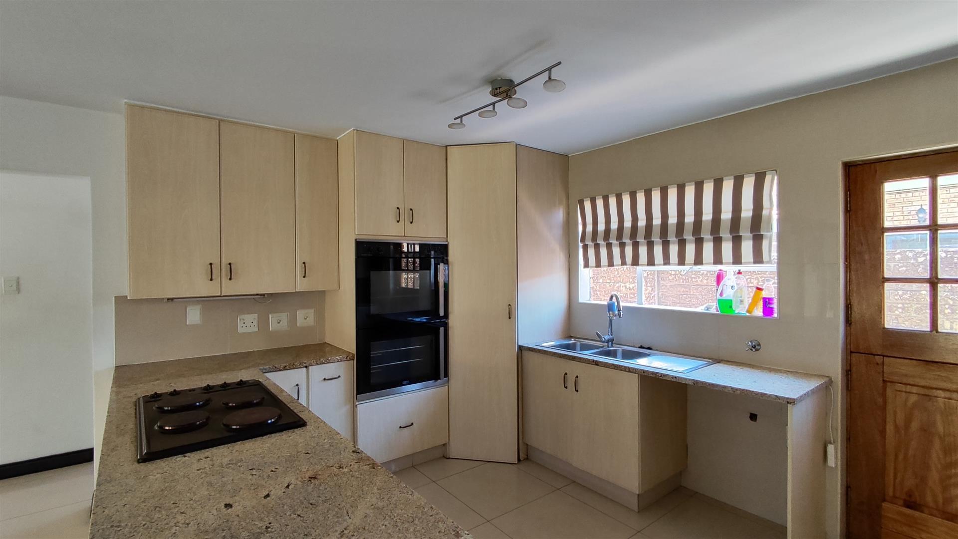 Kitchen - 20 square meters of property in Bonaero Park